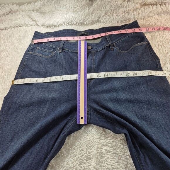 NWOT Ann Taylor The Slim Curvy Fit Dark Wash Jeans Womens Size 16. - Picture 5 of 10